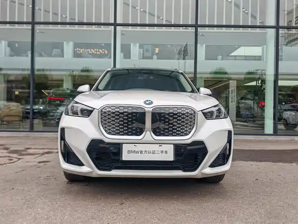 BMW iX1 2024