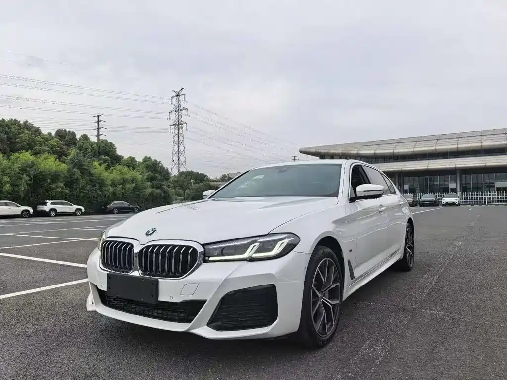 BMW 5 Series 2023 — фото 1