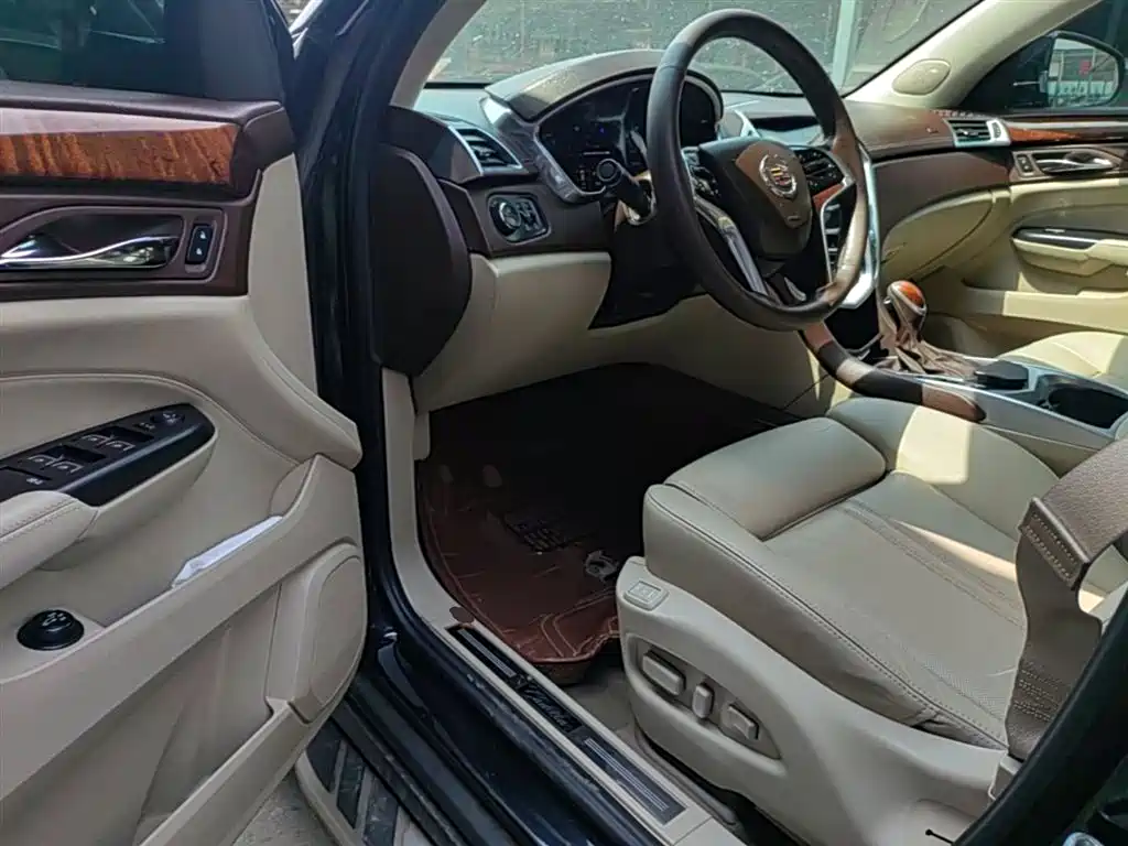 Cadillac SRX 2014 — фото 16