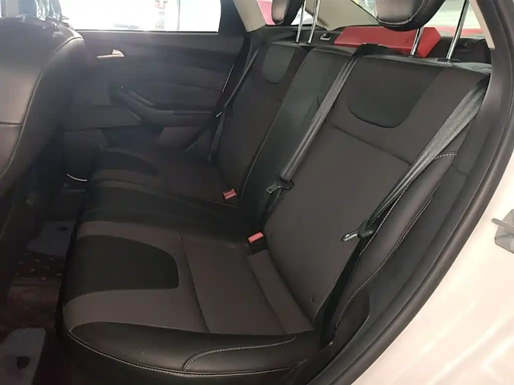 Ford Focus 2015 — фото 17