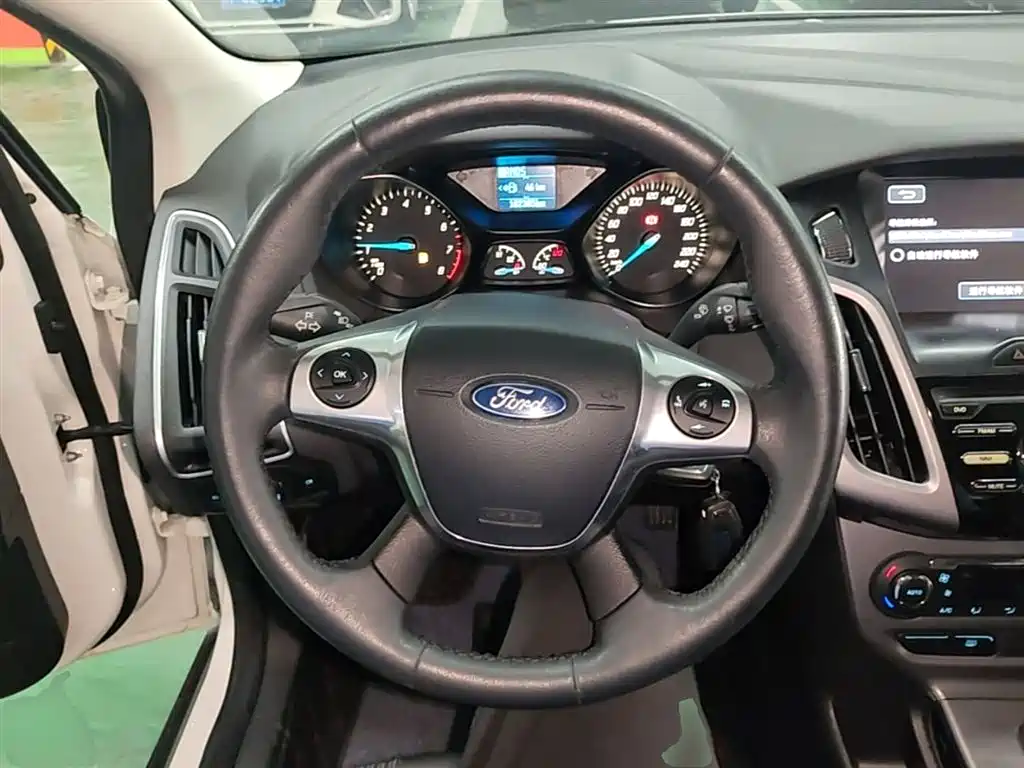 Ford Focus 2015 — фото 11