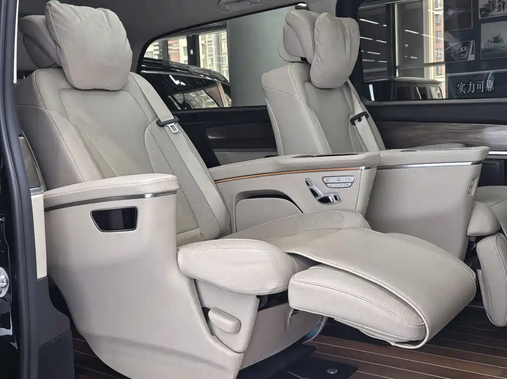 Mercedes-Benz V-Class 2020 — фото 14