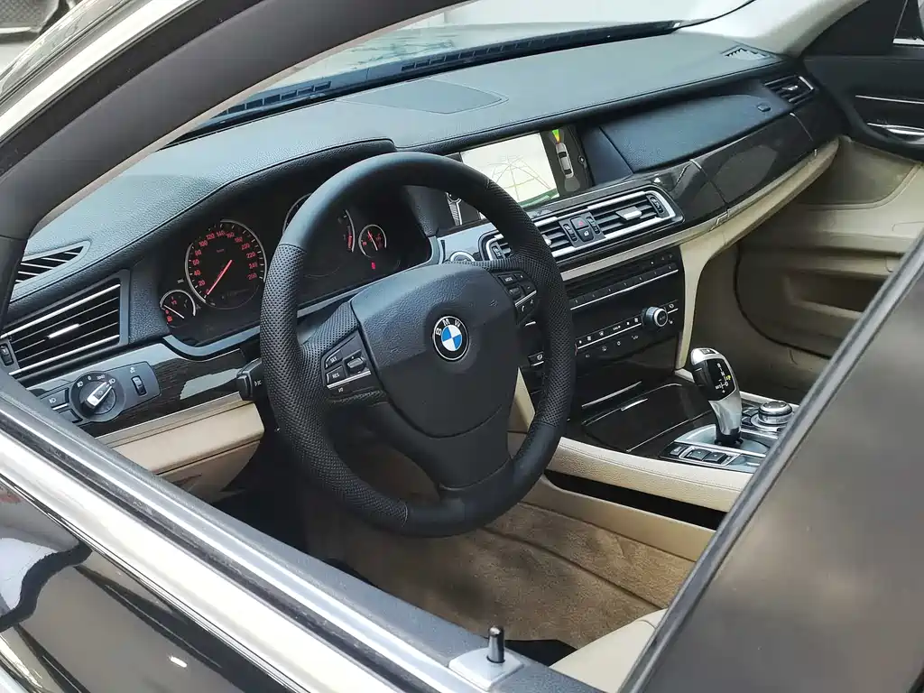 BMW 7 Series 2013 — фото 11