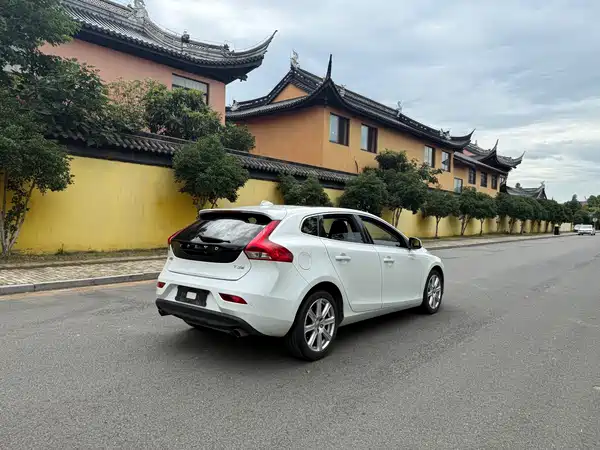 Volvo V40 2016