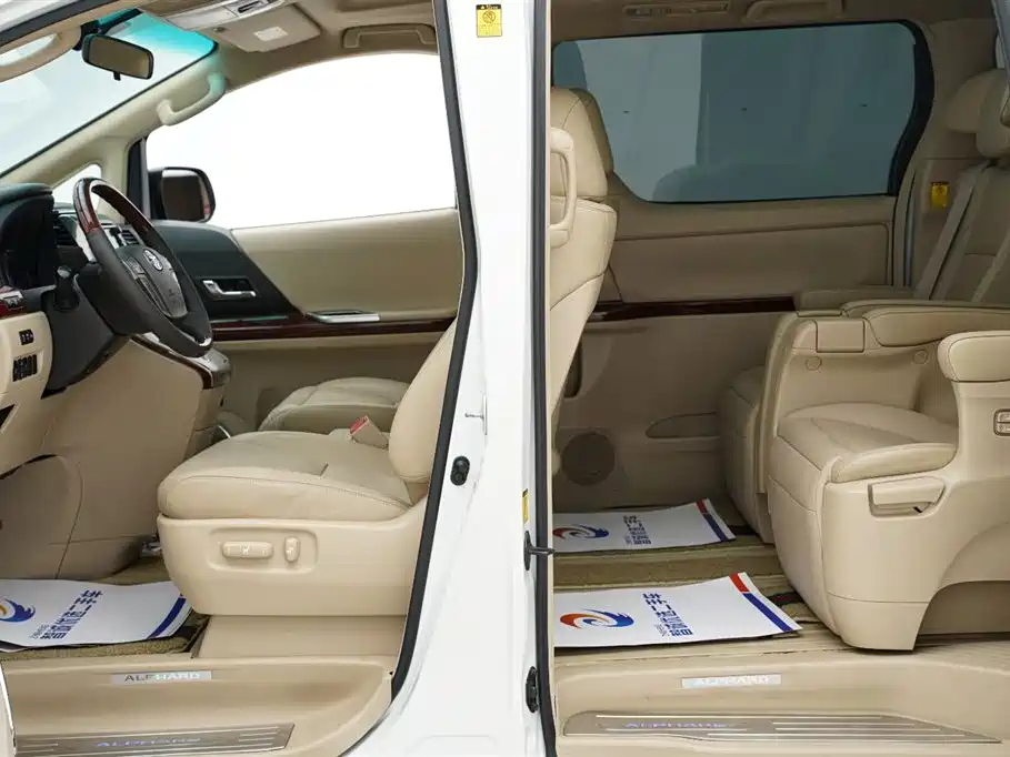 Toyota Alphard 2011 — фото 11