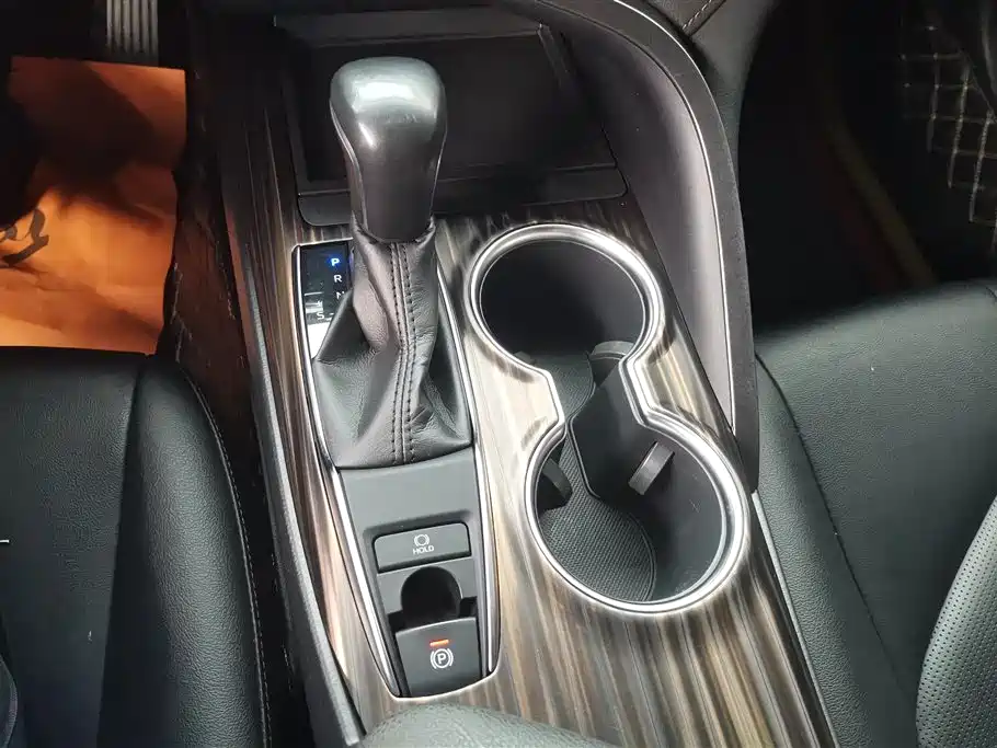 Toyota Camry 2021 — фото 15