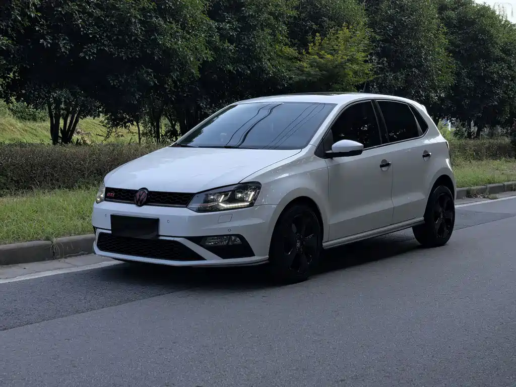 Volkswagen Polo 2015 — фото 1