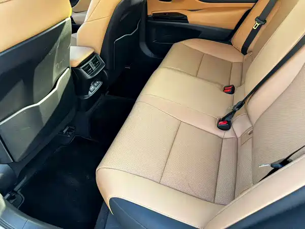Lexus ES 2022