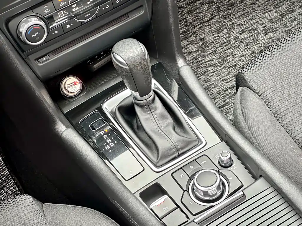 Mazda 3 Axela 2019 — фото 15