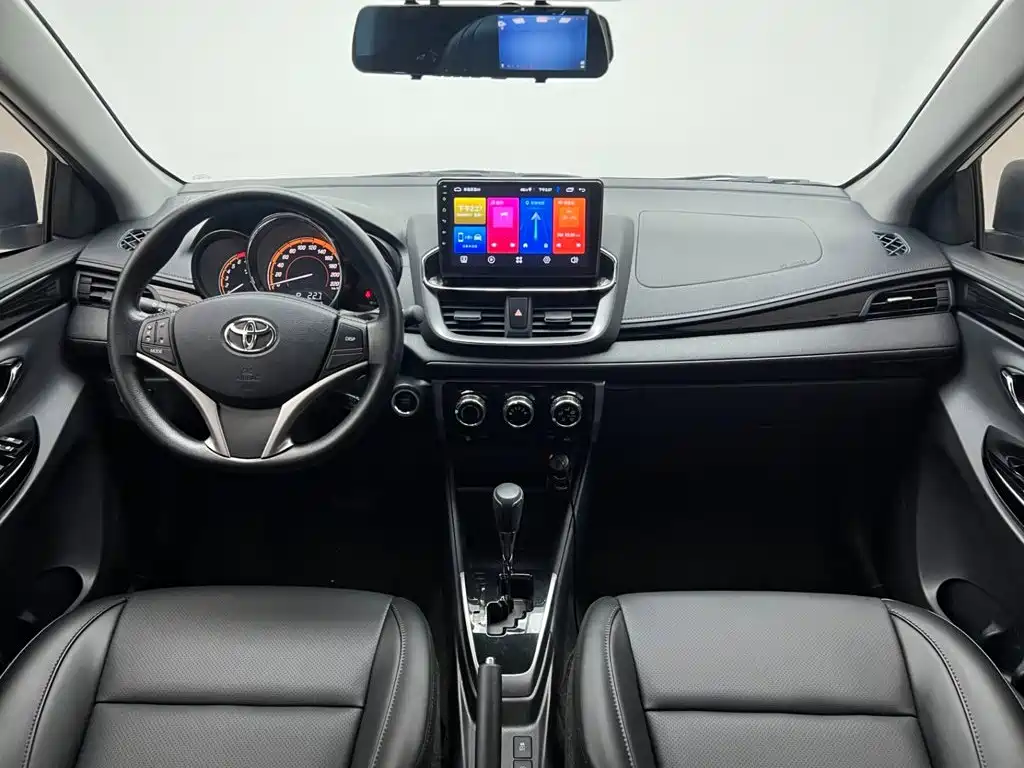 Toyota Yaris L 2023 — фото 19