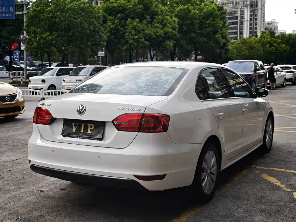 Volkswagen Sagitar 2015