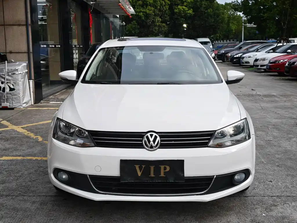 Volkswagen Sagitar 2015