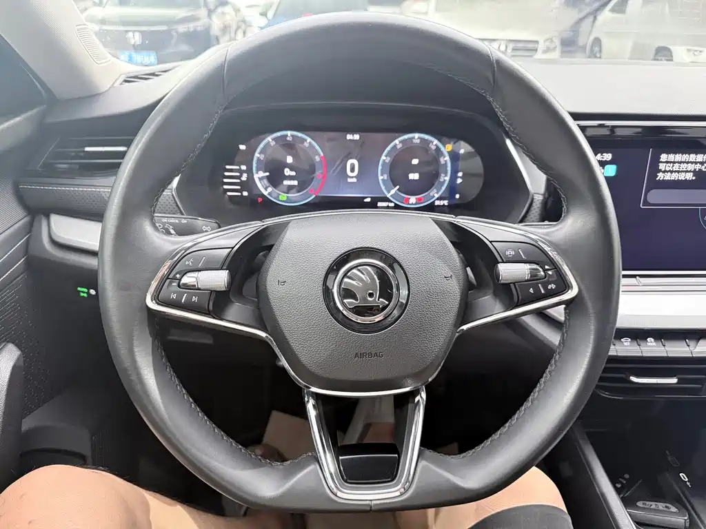 Skoda Octavia 2022 — фото 11