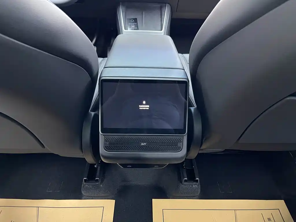 Tesla Model Y 2025 — фото 18