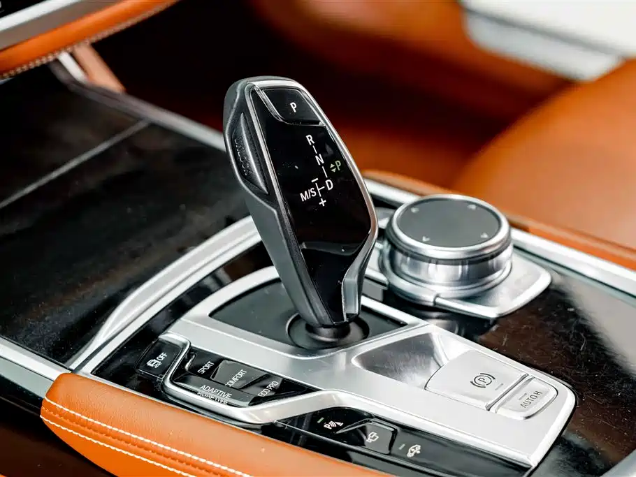 BMW 7 Series 2019 — фото 18