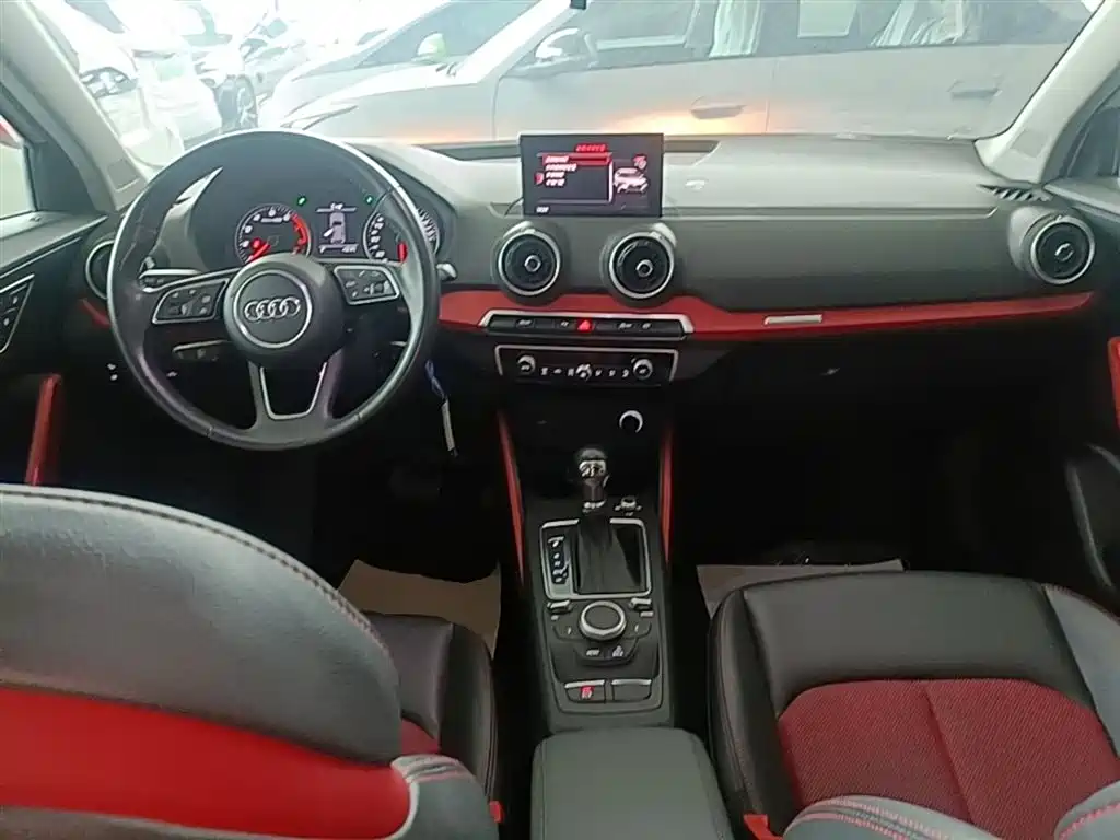 Audi Q2L 2019 — фото 10