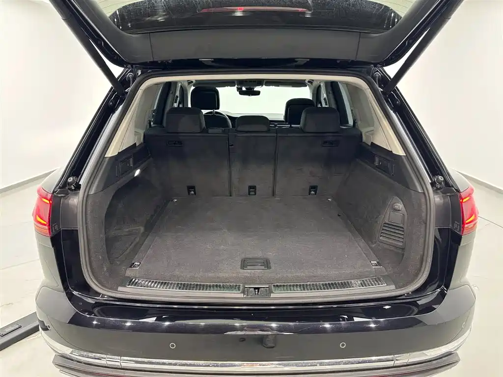 Volkswagen Touareg New Energy 2021 — фото 22