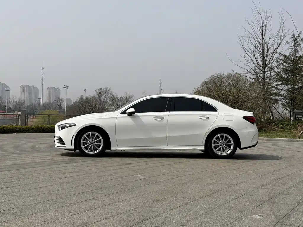 Mercedes-Benz A-Class 2019 — фото 7