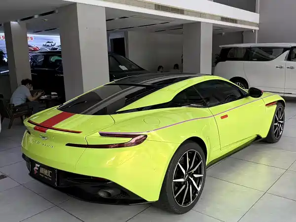 Aston Martin DB11 2019