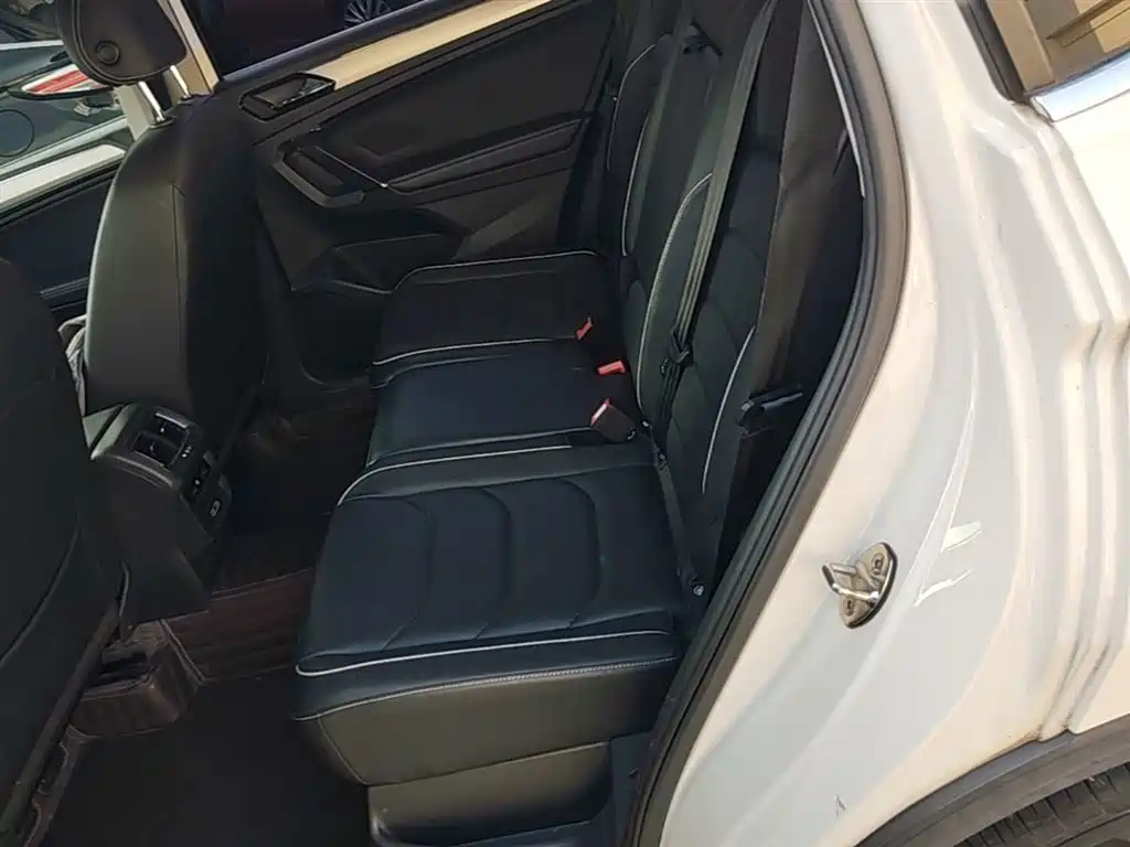 Volkswagen Tiguan L 2018 — фото 15
