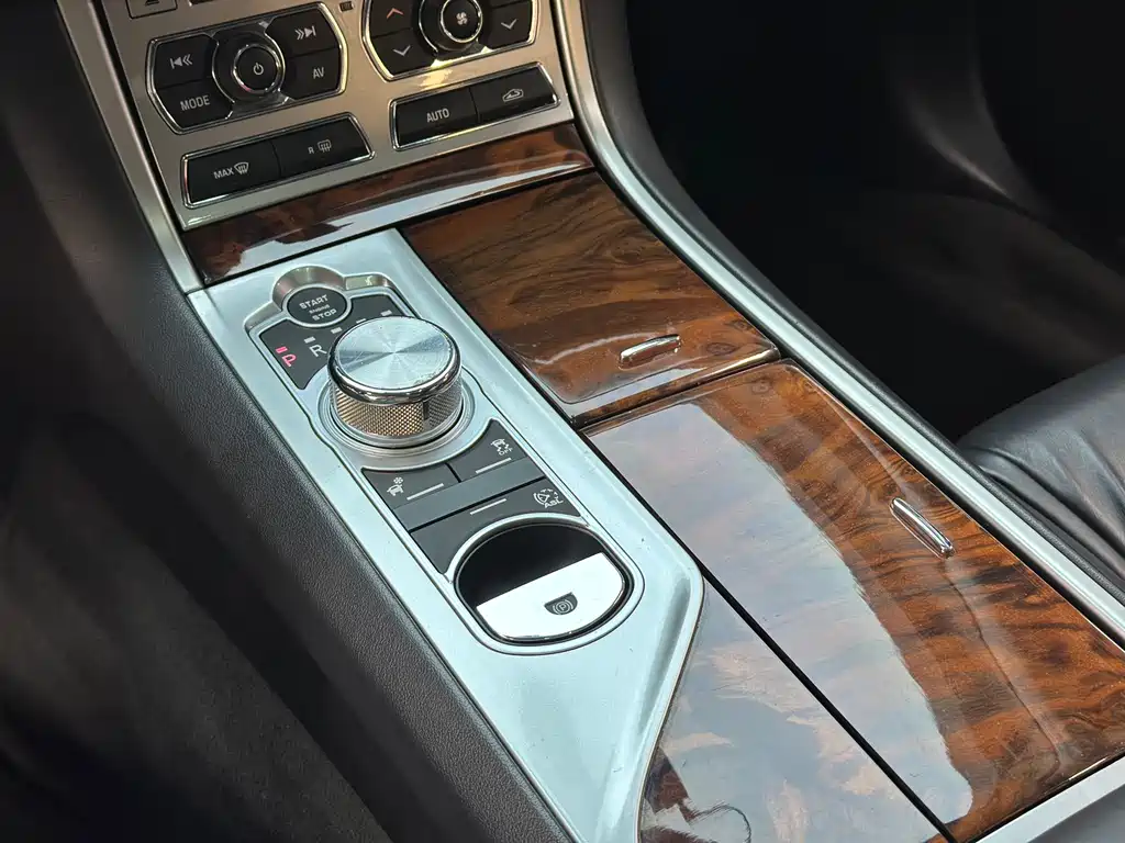 Jaguar XF 2013 — фото 12