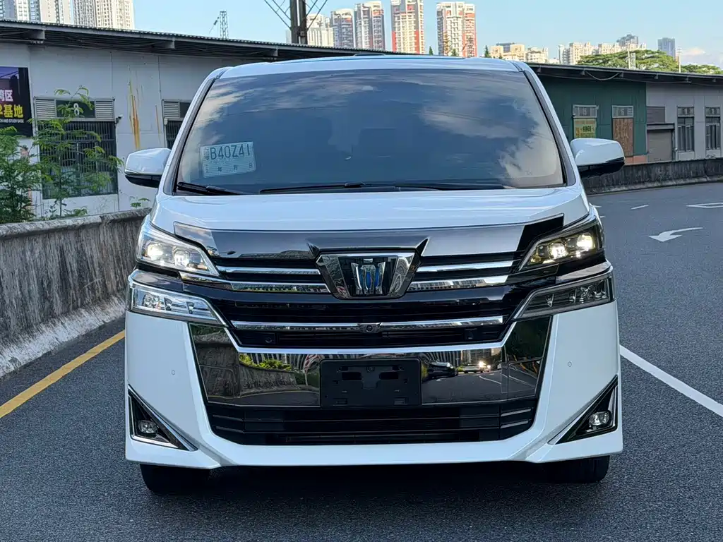 Toyota Vellfire 2023 — фото 2