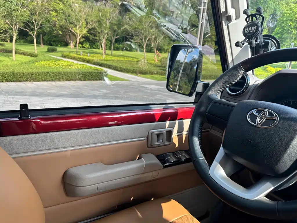 Toyota Land Cruiser 2022 — фото 15