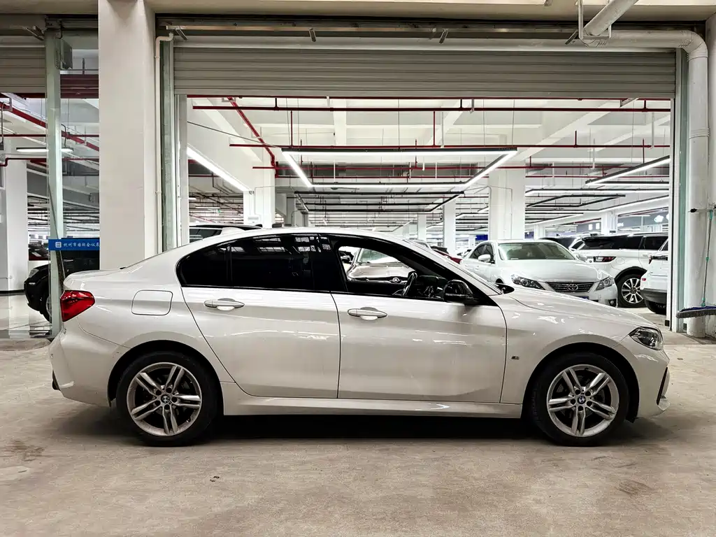 BMW 1 Series 2021 — фото 7