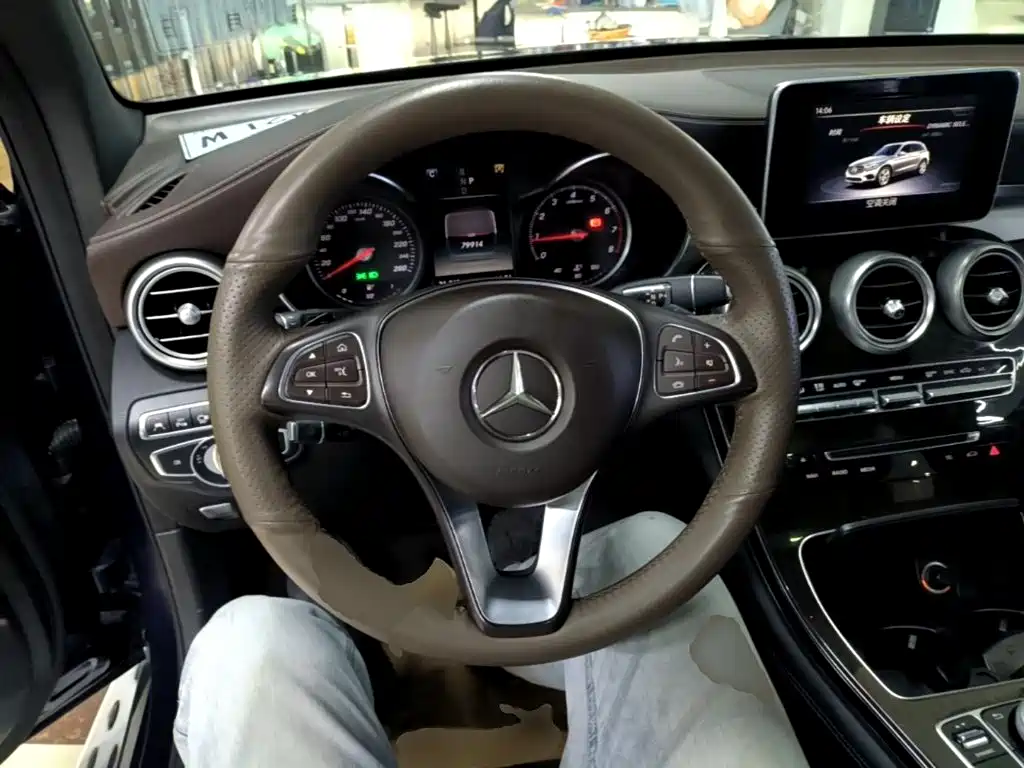 Mercedes-Benz GLC 2018 — фото 11