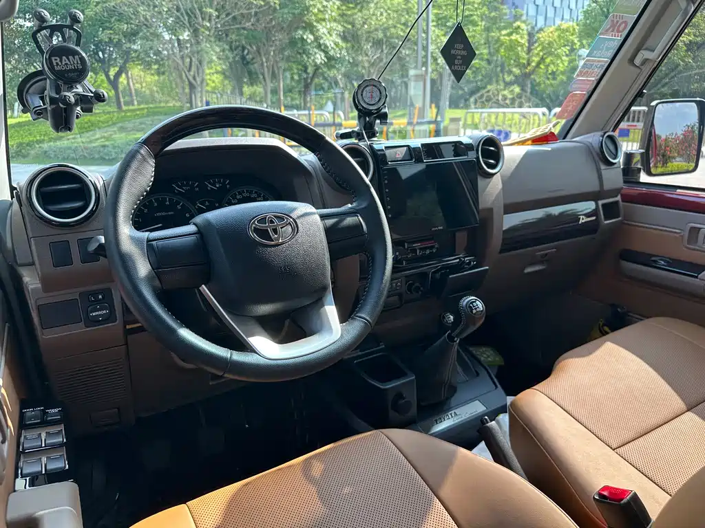 Toyota Land Cruiser 2022 — фото 17