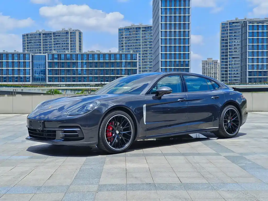 Porsche Panamera 2019 — фото 1