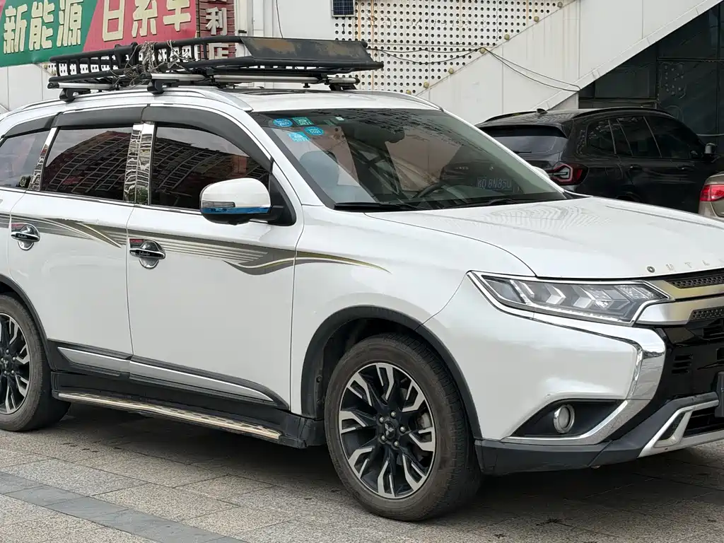 Mitsubishi Outlander 2019 — фото 3