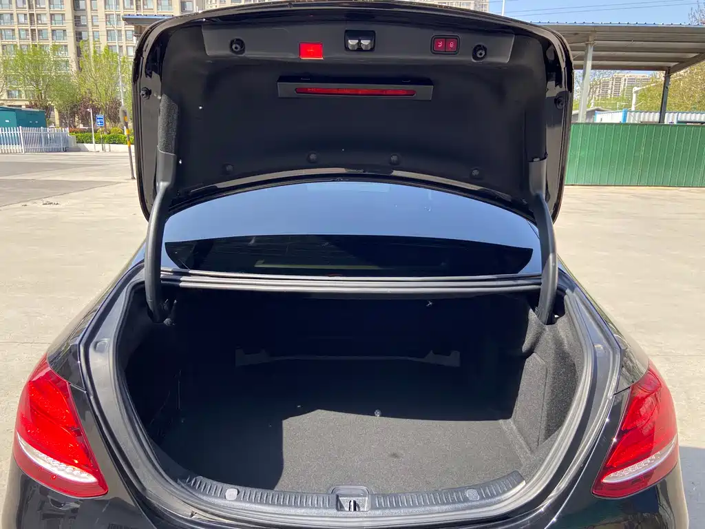 Mercedes-Benz E-Class 2019 — фото 18