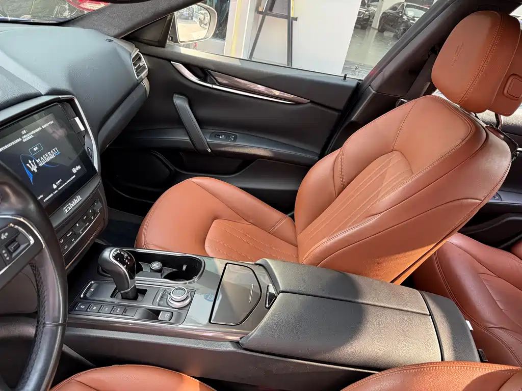 Maserati Ghibli 2017 — фото 11