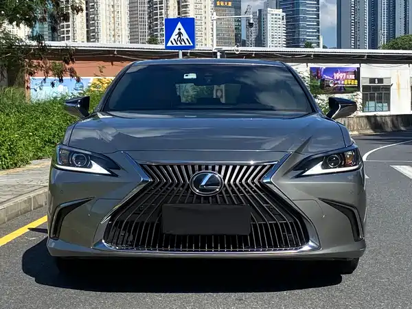 Lexus ES 2021