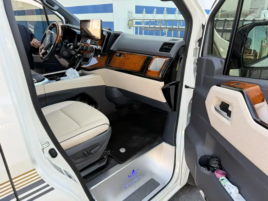 Toyota Hiace 2025 — фото 3