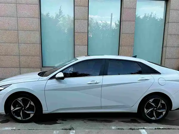 Hyundai Elantra 2022