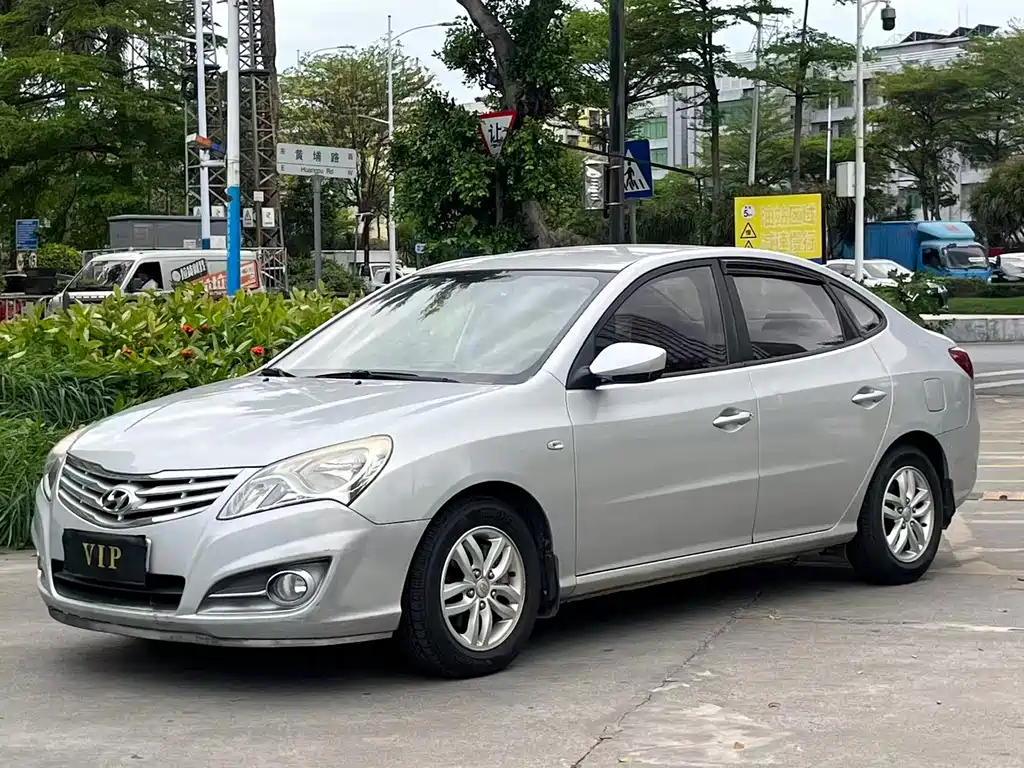 Hyundai Elantra 2012 — фото 1