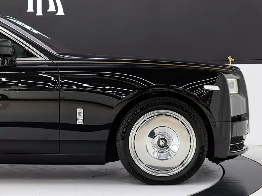 Rolls-Royce Phantom 2019 — фото 27