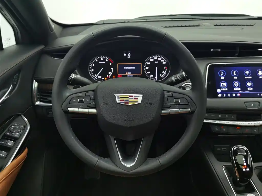Cadillac XT4 2023 — фото 11