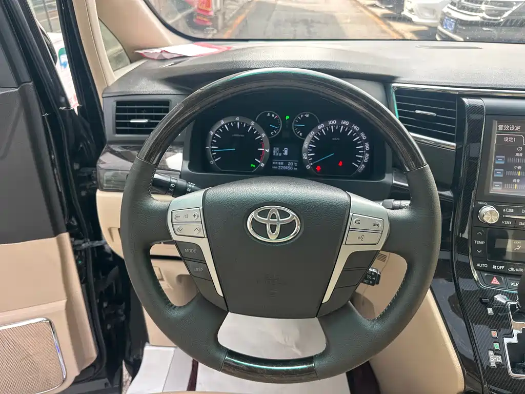Toyota Alphard 2014 — фото 8