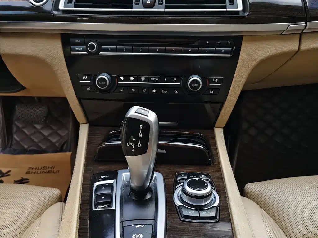 BMW 7 Series 2009 — фото 14