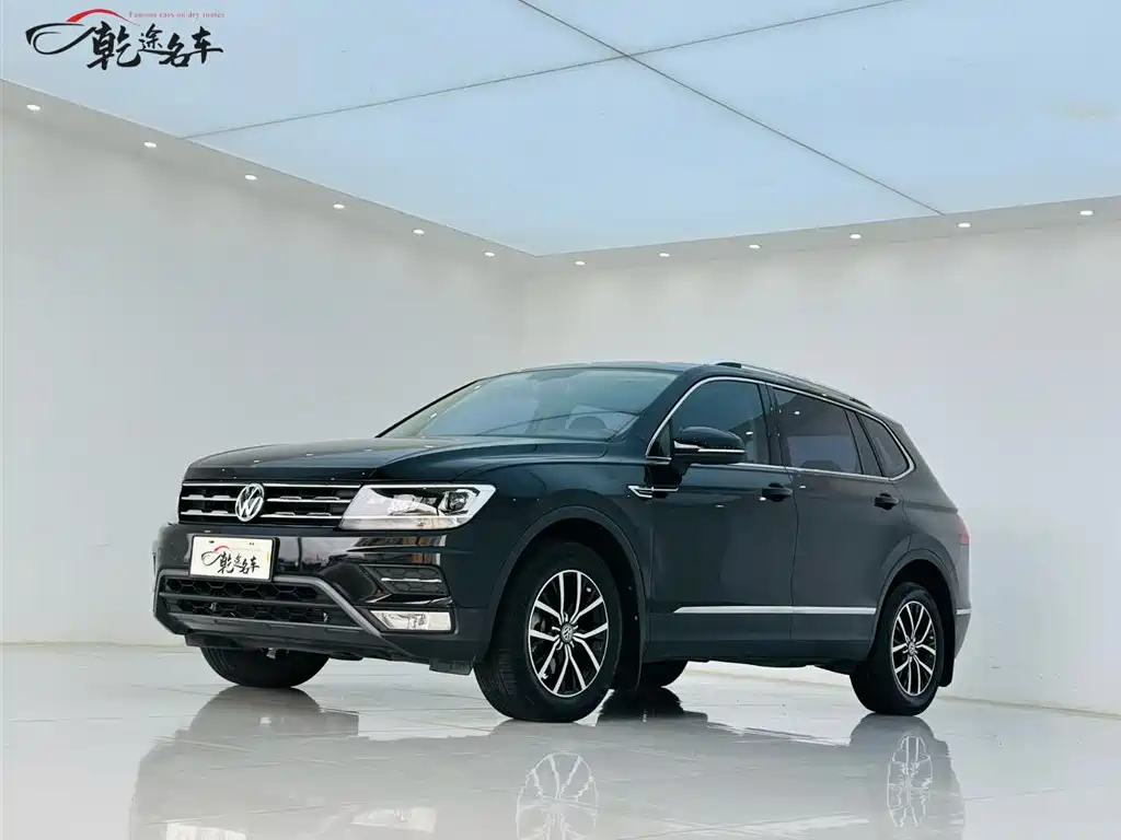 Volkswagen Tiguan L 2018 — фото 1