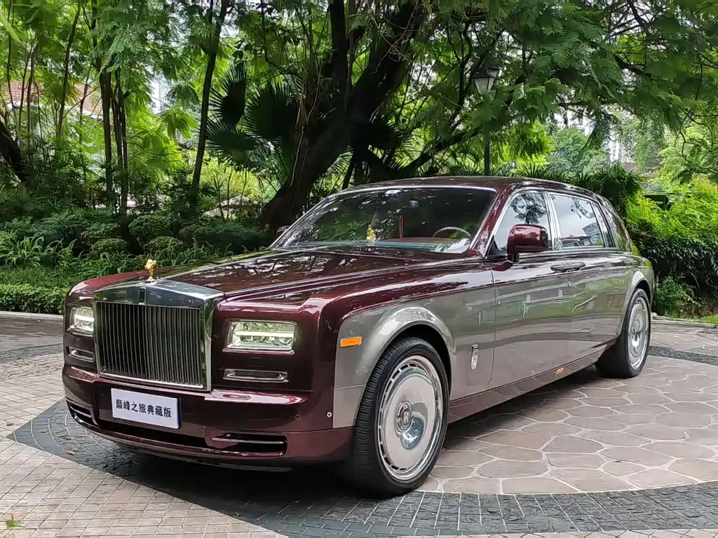 Rolls-Royce Phantom 2016 — фото 1