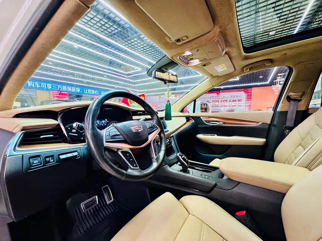 Cadillac XT5 2016 — фото 8