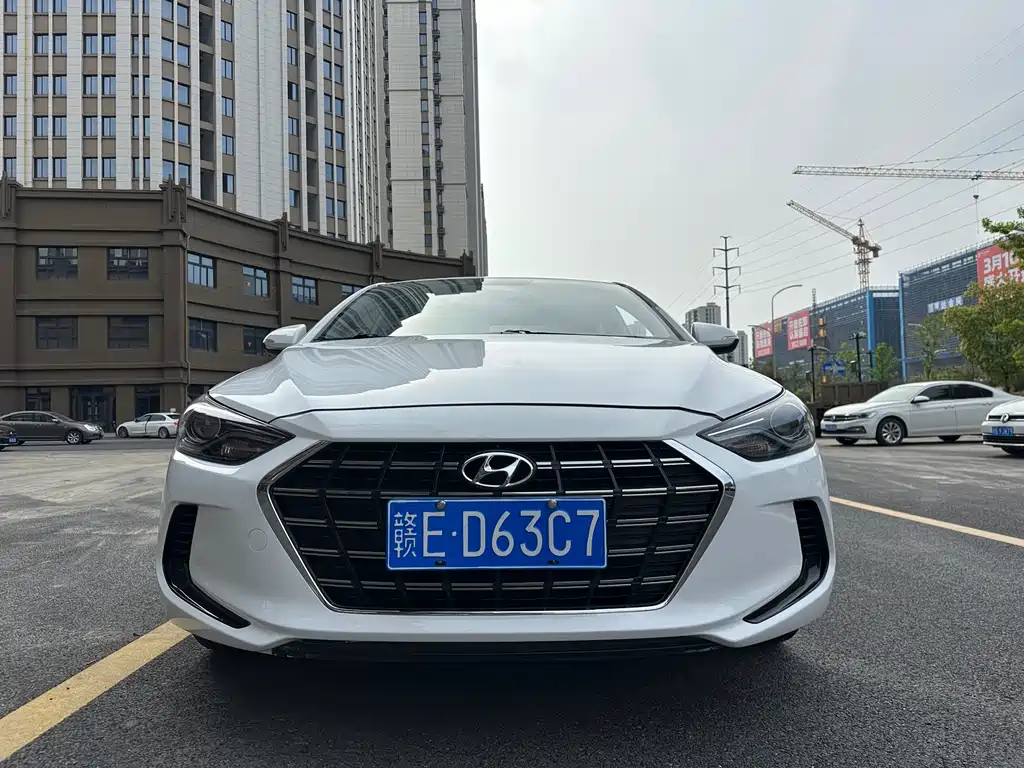 Hyundai Elantra 2021 — фото 2