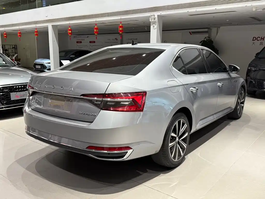 Skoda Superb 2023 — фото 4
