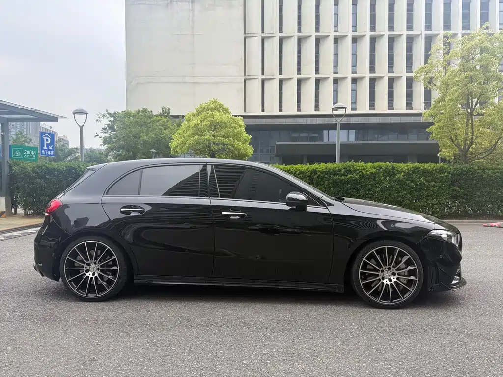 Mercedes-Benz A-Class AMG 2024 — фото 4
