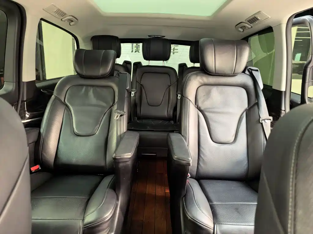 Mercedes-Benz V-Class 2018 — фото 9