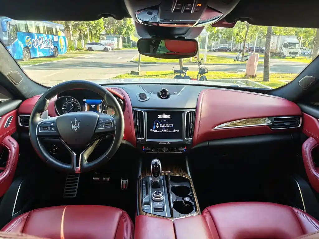 Maserati Levante 2017 — фото 14